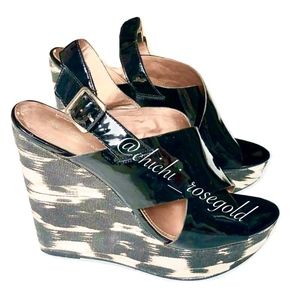 BCBG Multi Print Black White Criss Cross Wedges